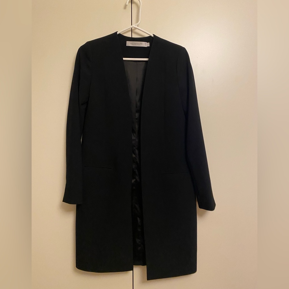 Contemporaine for Simons black long blazer in size 4
